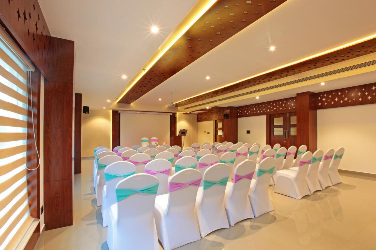Hotel Ceasar Palace Thodupuzha Exterior foto